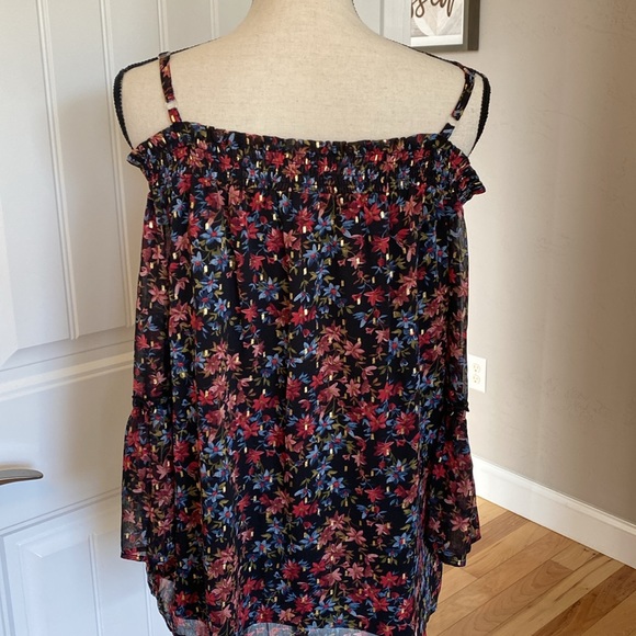 BCX off the shoulder flower top - Picture 4 of 9